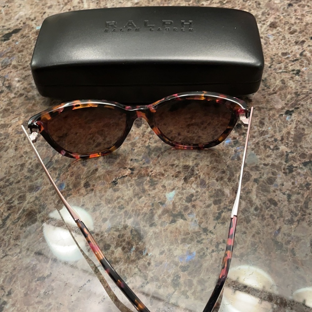 Brown lenses and Tortoise frame - Picture 6 of 9